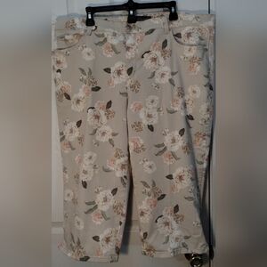 Plus Size Gloria Vanderbilt Amanda Floral High Rise Capris Pants